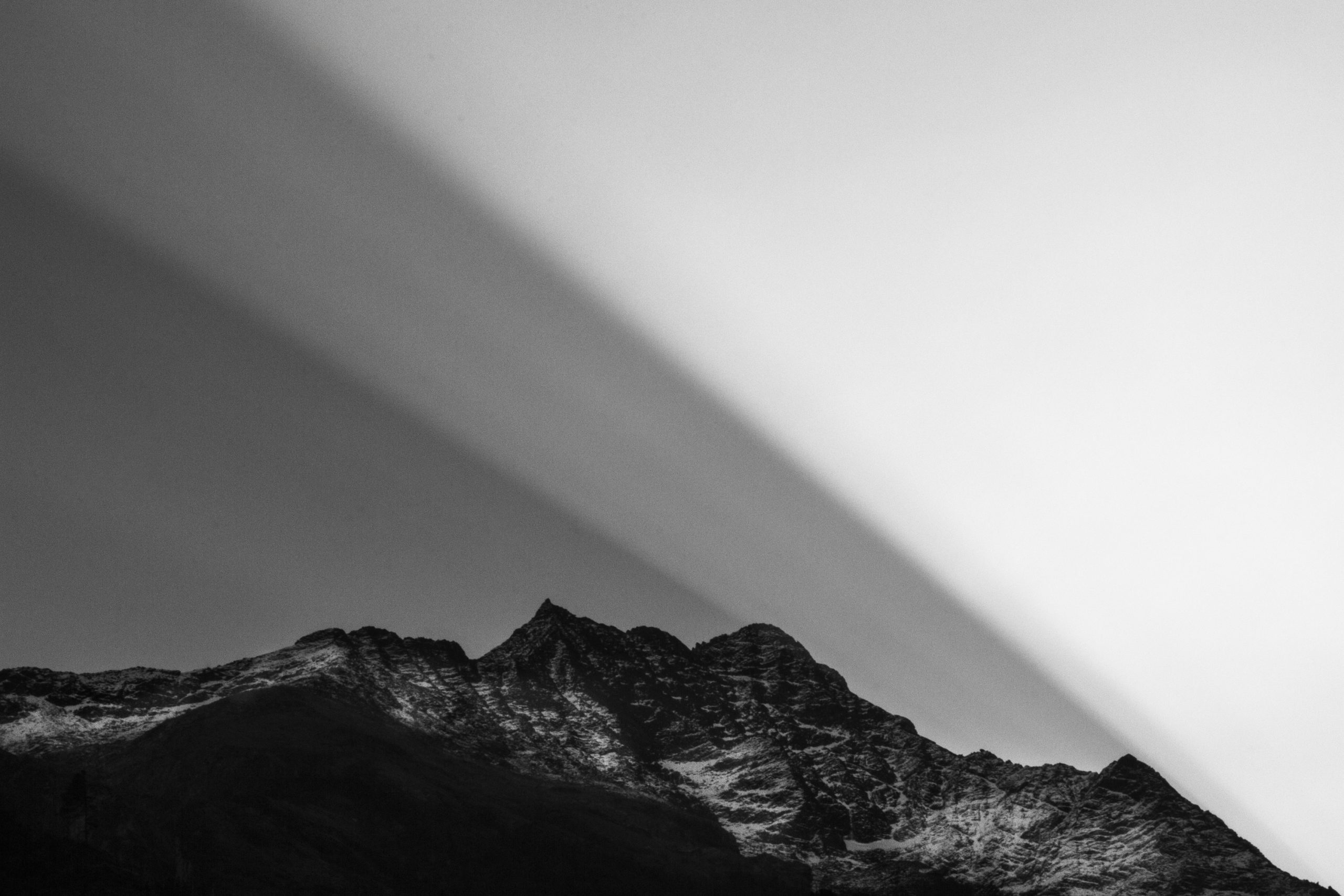 Light Halos at Dawn | Sagarmatha | Docu Magazine | © Dani Vottero